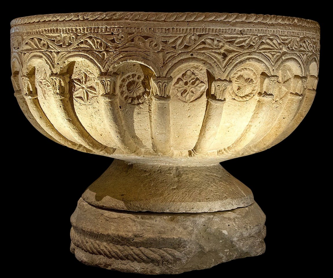 cylromanica's tweet image. Pila procedente de la desaparecida Iglesia de Santa Eulalia, en Mazariegos #Burgos . Hoy en el @MANArqueologico 
Decorada con arquerías y motivos vegetales, en alusión al Paraíso. En el medievo el Paraíso se creía rodeado de murallas, con sus puertas rodeadas de flores y árboles.