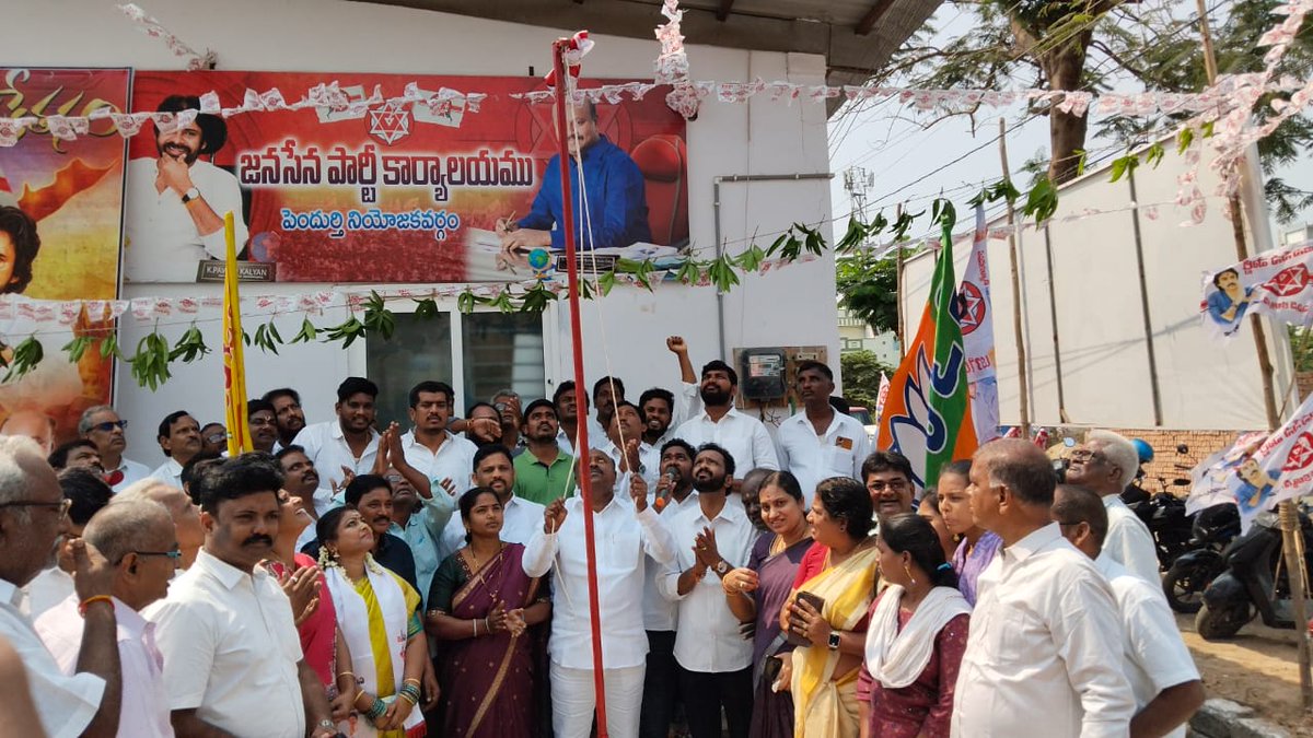 PRameshbabuMLA's tweet image. రోజు 14.03.2026 తేదీన పెందుర్తి నియోజకవర్గం సుజాతనగర్ ఎమ్మెల్యే క్యాంపు కార్యాలయం, సబ్బవరం మరియు పరవాడ మండల్లాలో జనసేన పార్టీ 13va ఆవిర్భావ దినోత్సవ సంధర్భంగా పతాకాన్ని ఎగురవేసి వేడుకలను ప్రారంభించడం జరిగింది. @JanaSenaParty #janasenapartyformationday @JSPShatagniTeam #March14th