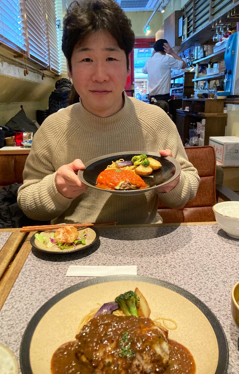 今日はチャミ主さんに
とある方を紹介したので
その流れで山本のハンバーグへ
久々だけど美味かった😋

#山本のハンバーグ