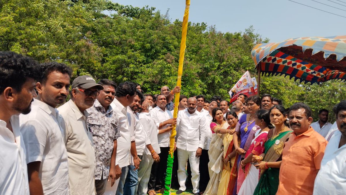 PRameshbabuMLA's tweet image. రోజు 14.03.2026 తేదీన పెందుర్తి నియోజకవర్గం సుజాతనగర్ ఎమ్మెల్యే క్యాంపు కార్యాలయం, సబ్బవరం మరియు పరవాడ మండల్లాలో జనసేన పార్టీ 13va ఆవిర్భావ దినోత్సవ సంధర్భంగా పతాకాన్ని ఎగురవేసి వేడుకలను ప్రారంభించడం జరిగింది. @JanaSenaParty #janasenapartyformationday @JSPShatagniTeam #March14th