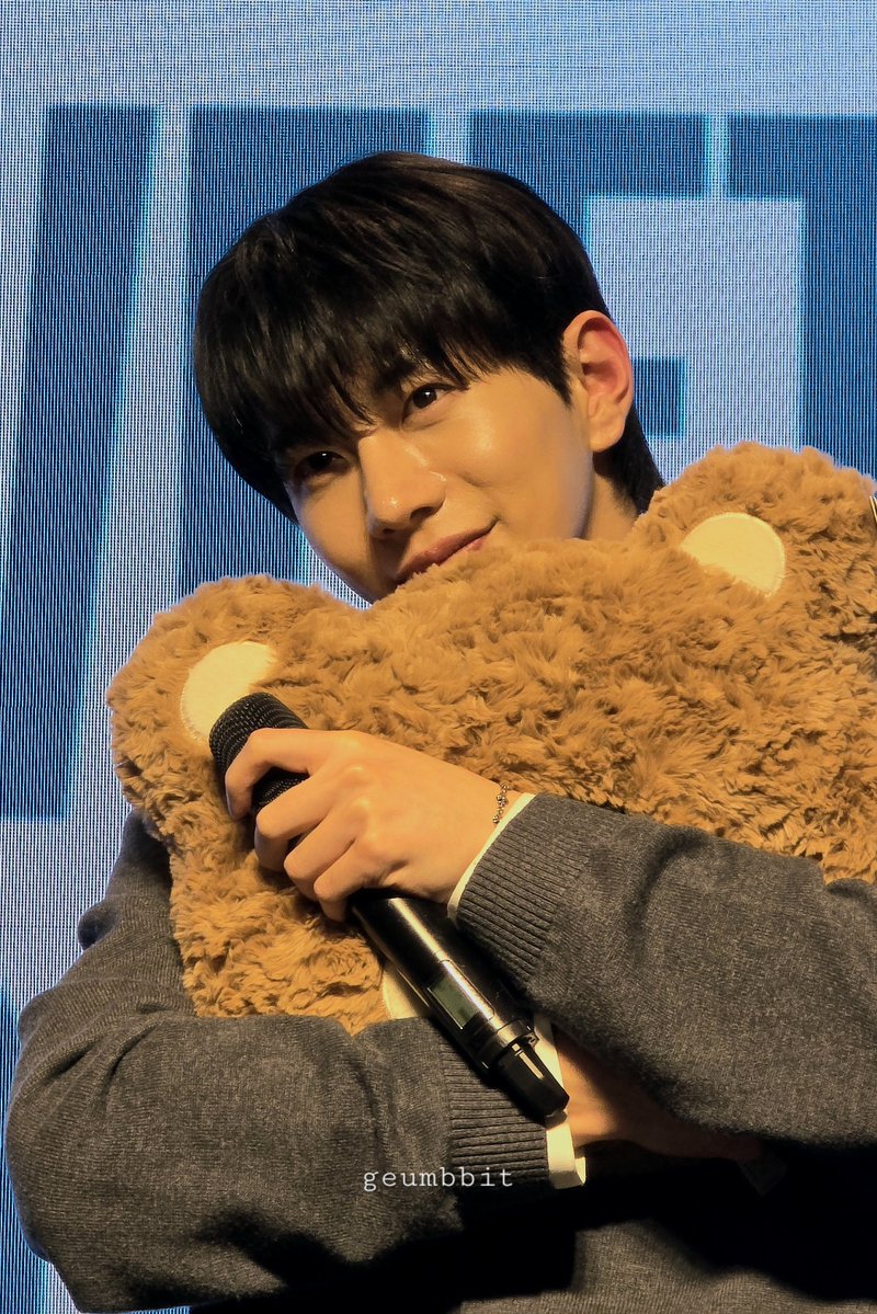 14.03.25 • 에버라인 • 

my sweet little bomin 

#보민 #최보민 #골든차일드 #bomin #choibomin #goldenchild