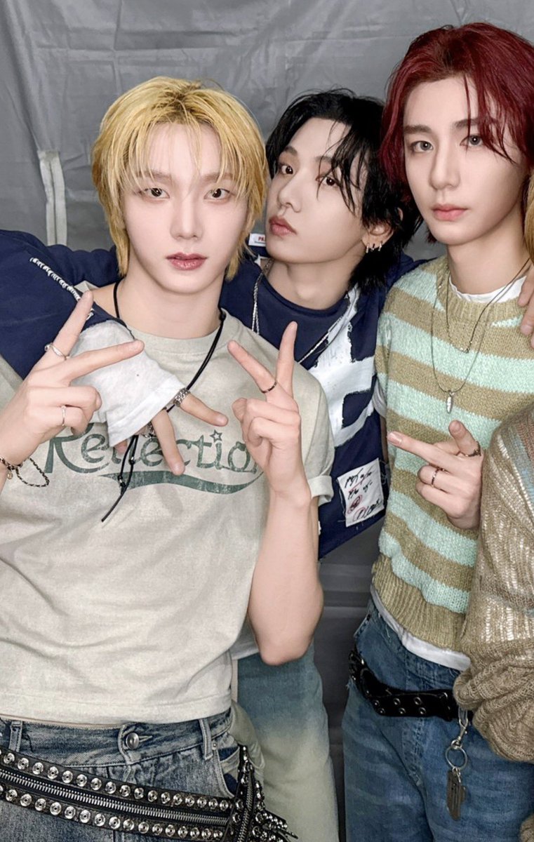 chest1ny's tweet photo. my favorite 3 people🤓🤓 https://t.co/VTVPfUUUzM