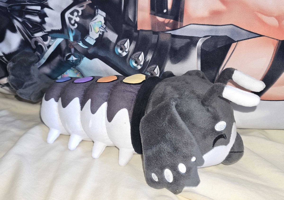 Happy White Day everywan! We'll be heading over to Twitch to do some karaoke with the Pupals in half an hour, but I also wanted to announce that the Pupal plushie from Youtooz is now on sale! Grab your own fluffy little pupperpillar for one month only and see you at karaoke!