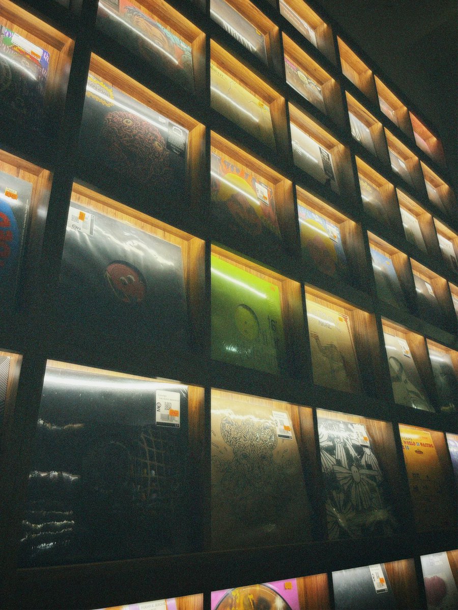 okiy some music library day photos cause i liked them, hope everyones having a great dayy