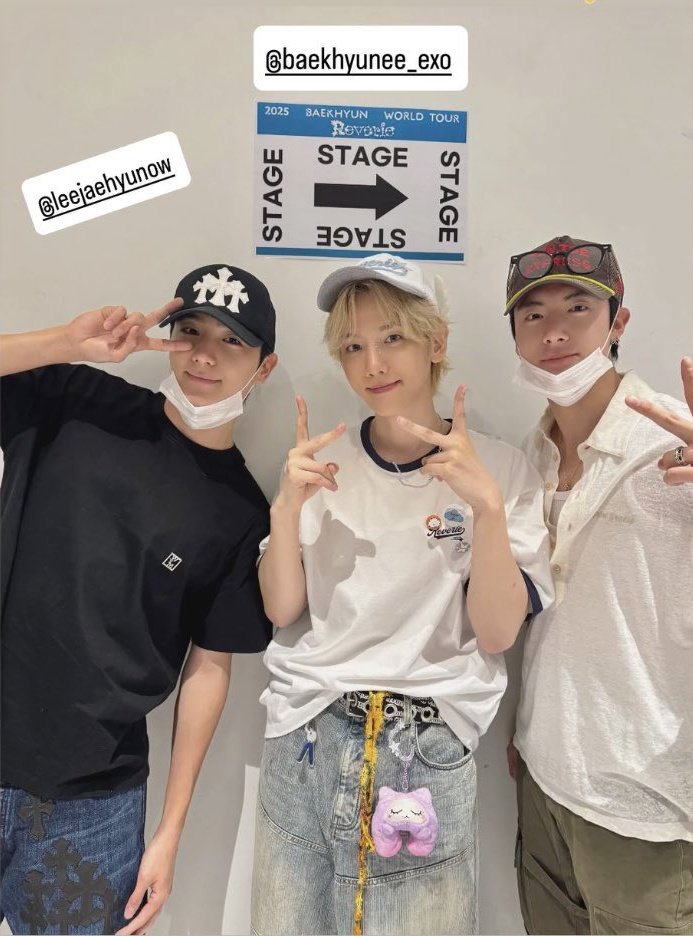 Yohan_090's tweet photo. Baekhyun driving porche while he let his coworker (the boyz) using taxi after telling them to join one hundred last year. #CBX #TheBoyz https://t.co/dkUpxALot4