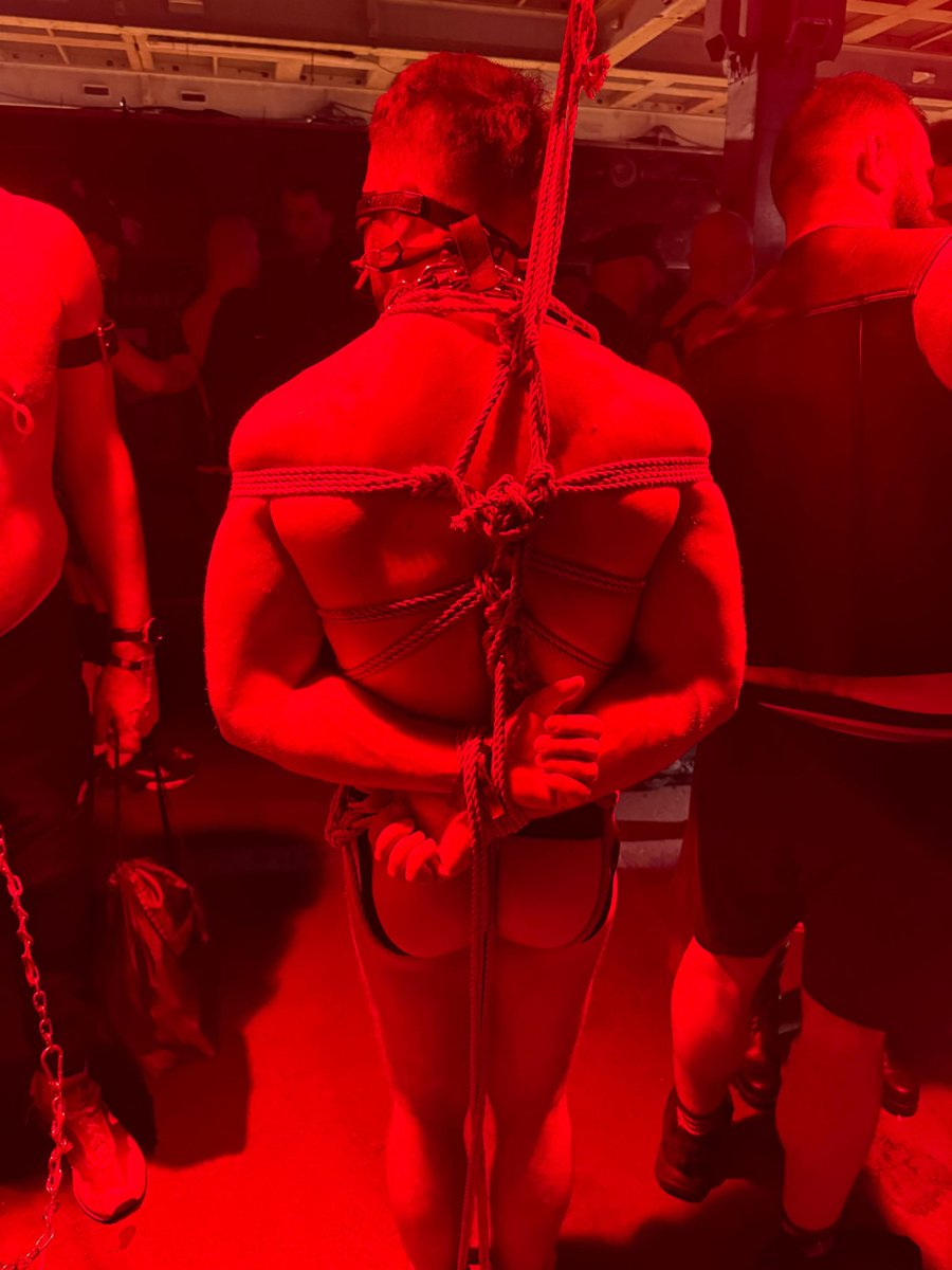 TiedMadrid's tweet photo. Roped up by @jleather89 at @DarklandsFest 

I was like this for a pretty long time, only hearing people moving around and having no idea what was going on. A stream of drool was slipping out of the Jennings gag wedging my teeth open. https://t.co/8Mze0Q4Jyy