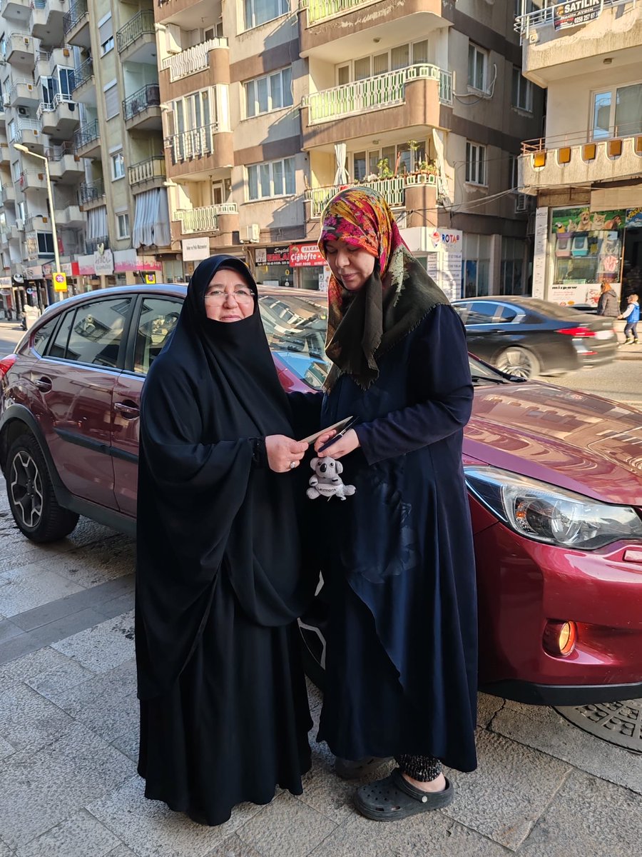 map_denizli's tweet photo. Ramazan ayının manevi atmosferinde, Mehir Aile Vakfı adına Huriye Felek ve Ayşe Gülenay kardeşlerimiz ihtiyaç sahibi ailelere BİM kartı ve çeşitli yardımlar ulaştırarak gönüllere dokundu. Paylaşmanın, dayanışmanın ve kardeşliğin bereketini birlikte yaşadık.✨ https://t.co/RskfYoGrnR