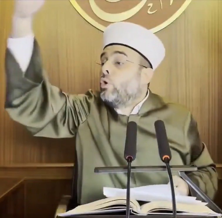 Diamond Tema “İslam hoşgörü dini değildir” “Hz. Muhammed suikast yaptırmıştır” demiş olsaydı şu anda Türkiye’de TT zirvesinde linç ediliyor olurdu…

halil konakçı Cami kürsüsünde söylüyor bunu ve söylemeye de devam ediyor.

Daha ne kadar seyirci kalacaksınız?
<a href="/diyanetbasin/">T.C. Diyanet İşleri Başkanlığı</a>