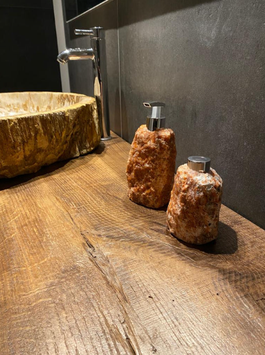 InsightStones's tweet photo. Deze mooie kwaliteit edelsteenzeepdispensers geven een warme, zuivere sfeer in de ruimte. Ze staan prachtig in elke keuken, badkamer of toilet.
Verkrijgbaar in: Rozenkwarts, Bergkristal, Sadoliet en Vuurcalciet
https://t.co/ARkJkwylxC
#edelstenen #zeep #sfeer #insightstones https://t.co/95Y1psi9I7