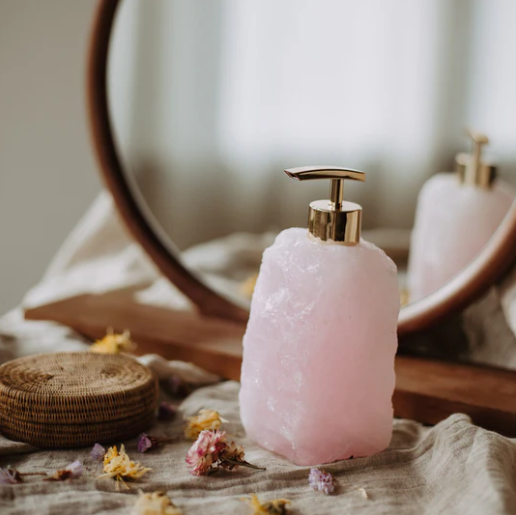 InsightStones's tweet photo. Deze mooie kwaliteit edelsteenzeepdispensers geven een warme, zuivere sfeer in de ruimte. Ze staan prachtig in elke keuken, badkamer of toilet.
Verkrijgbaar in: Rozenkwarts, Bergkristal, Sadoliet en Vuurcalciet
https://t.co/ARkJkwylxC
#edelstenen #zeep #sfeer #insightstones https://t.co/95Y1psi9I7
