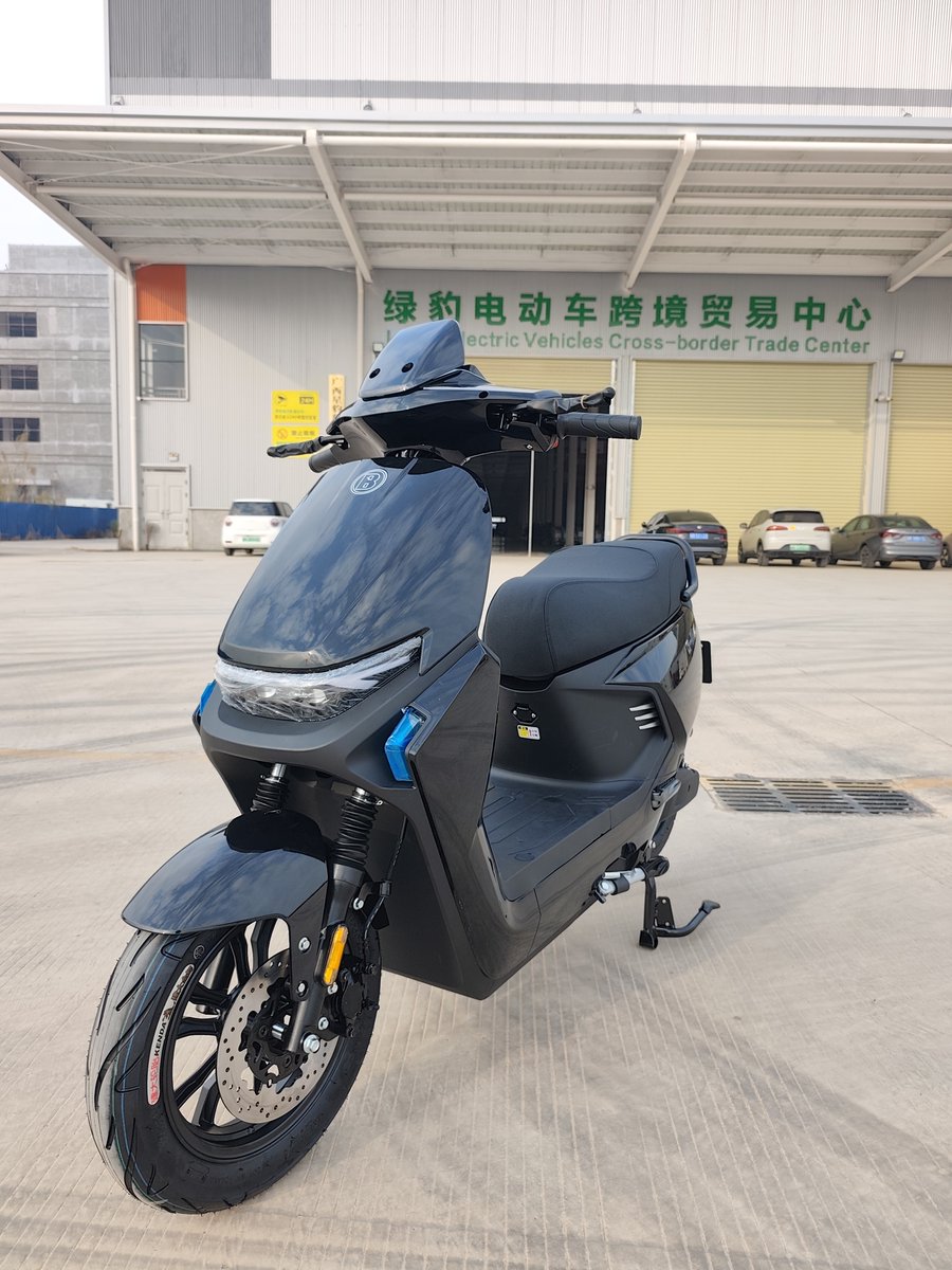 Lvbao530225's tweet image. 🖤✨ Sleek new electric light motorcycle ready to roll! Sharp design, smooth performance, and eco-friendly power—perfect for modern urban commutes. Ready to hit global roads! 🛵⚡️ #EVScooter #UrbanMobility #GlobalRides