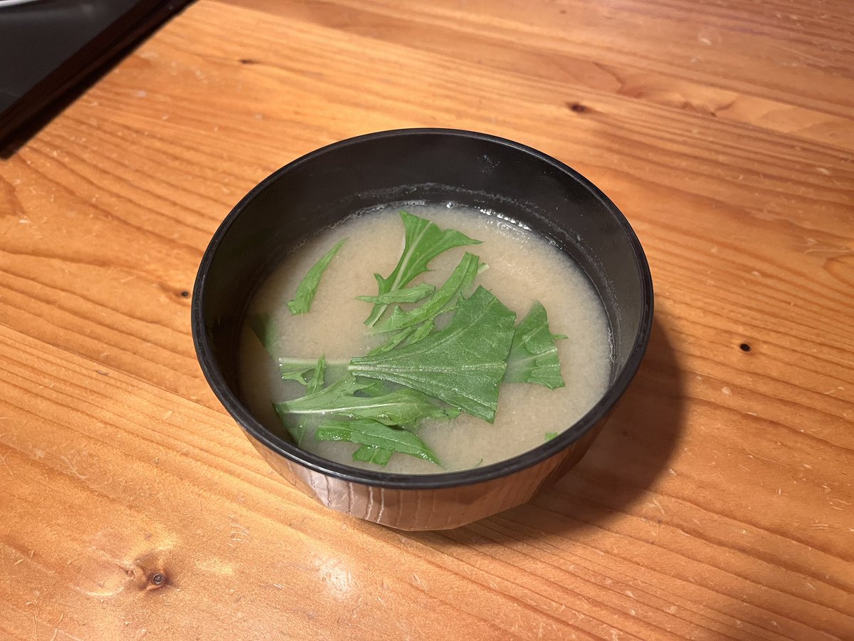 bptour's tweet photo. はまぐりラーメン第二弾🍜

今回は試作品。
・スープに塩を加えない
　→単体では美味いが麺には薄い。
・極細麺（前回は細麺）
　→スープに負ける
・さつま揚げ（前回は蒲鉾）
　→焦げが邪魔。蒸し物が宜し

やっぱ、前回のが完璧✨️

残り出汁に白味噌を溶いて味噌汁。
これ超ウマ🥰 https://t.co/ne5GwJHyq9