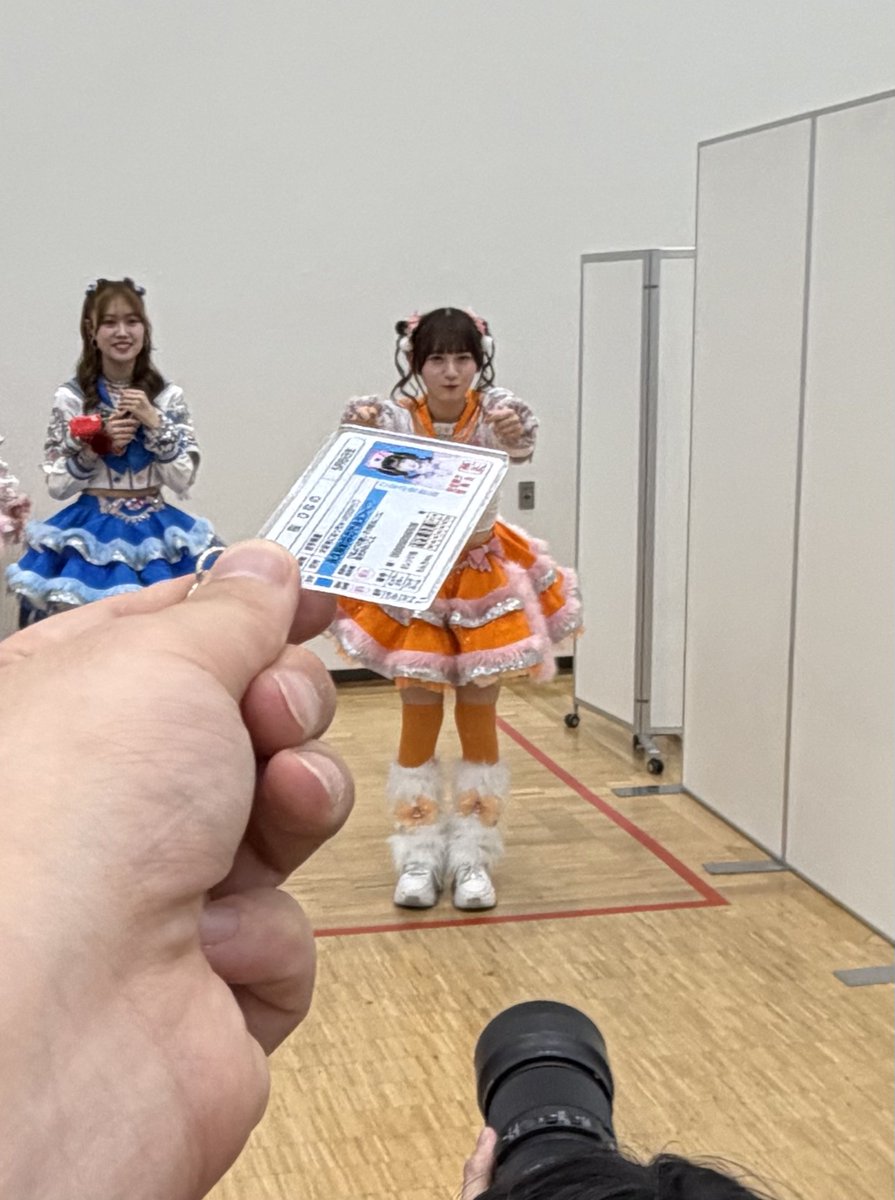 hiro_ph_mon's tweet photo. 流行りの撮り方でチャレンジ

さすがに遠かったのでいつかリベンジしたい
でも可愛い〜

免許証授与 https://t.co/fY3eQZqnSj