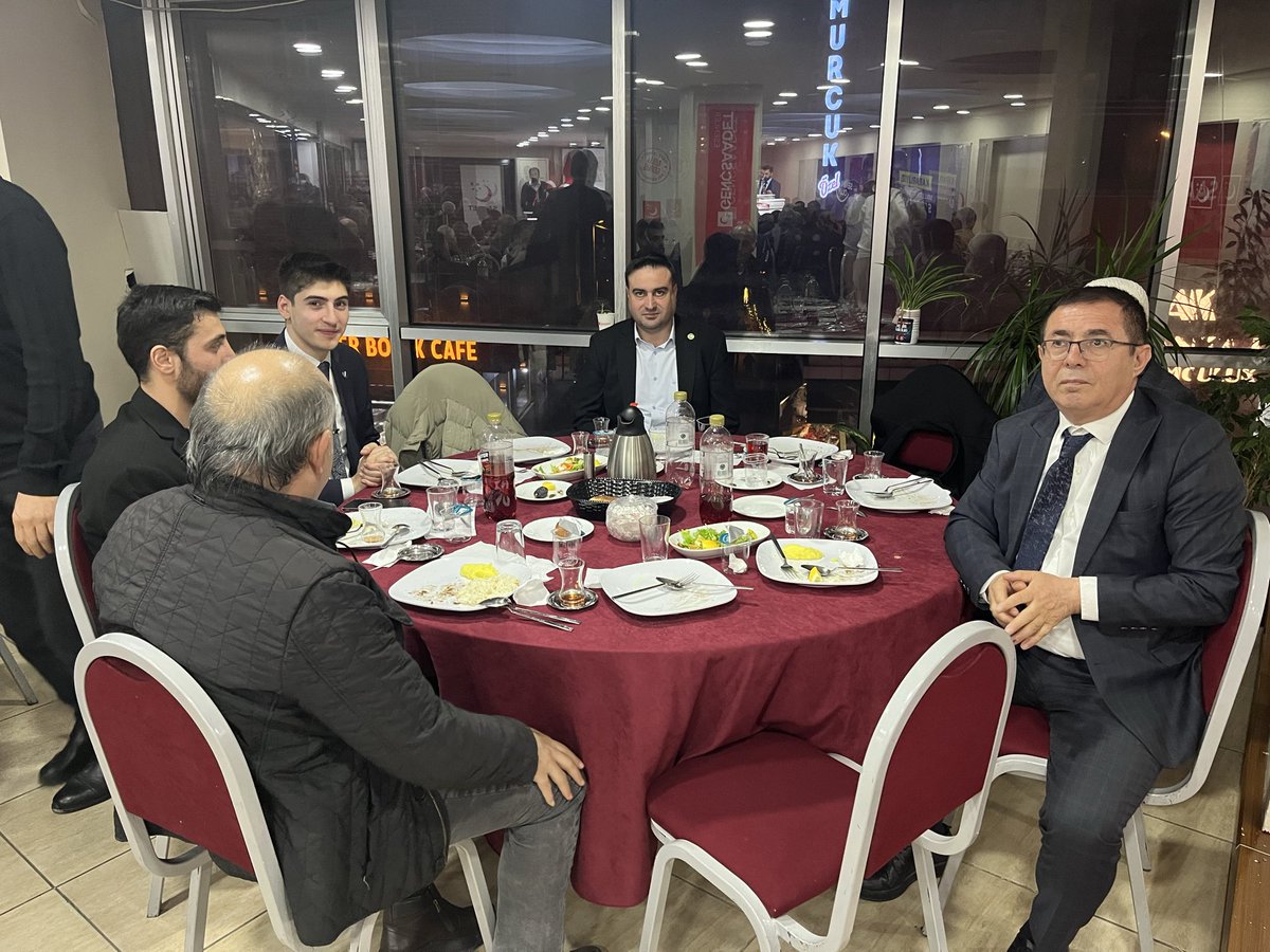 A_kerimOrtac's tweet photo. Saadet partisi Esenler ilçe başkanlığının düzenledigi iftar programına katıldık.

Başta ilçe başkanı Sn. Ergün YALÇINKAYA
olmak üzere emeğe geçen herkese teşekkür ediyorum. https://t.co/H62p5vfkov