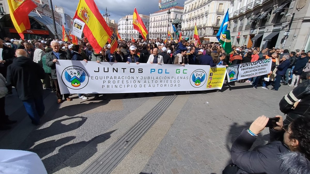 afv1977's tweet photo. La lucha comienza y no pararemos hasta que se vos trate con dignidad y tenemos un salario justo. 
#14MMadrid https://t.co/I53H94FWL2