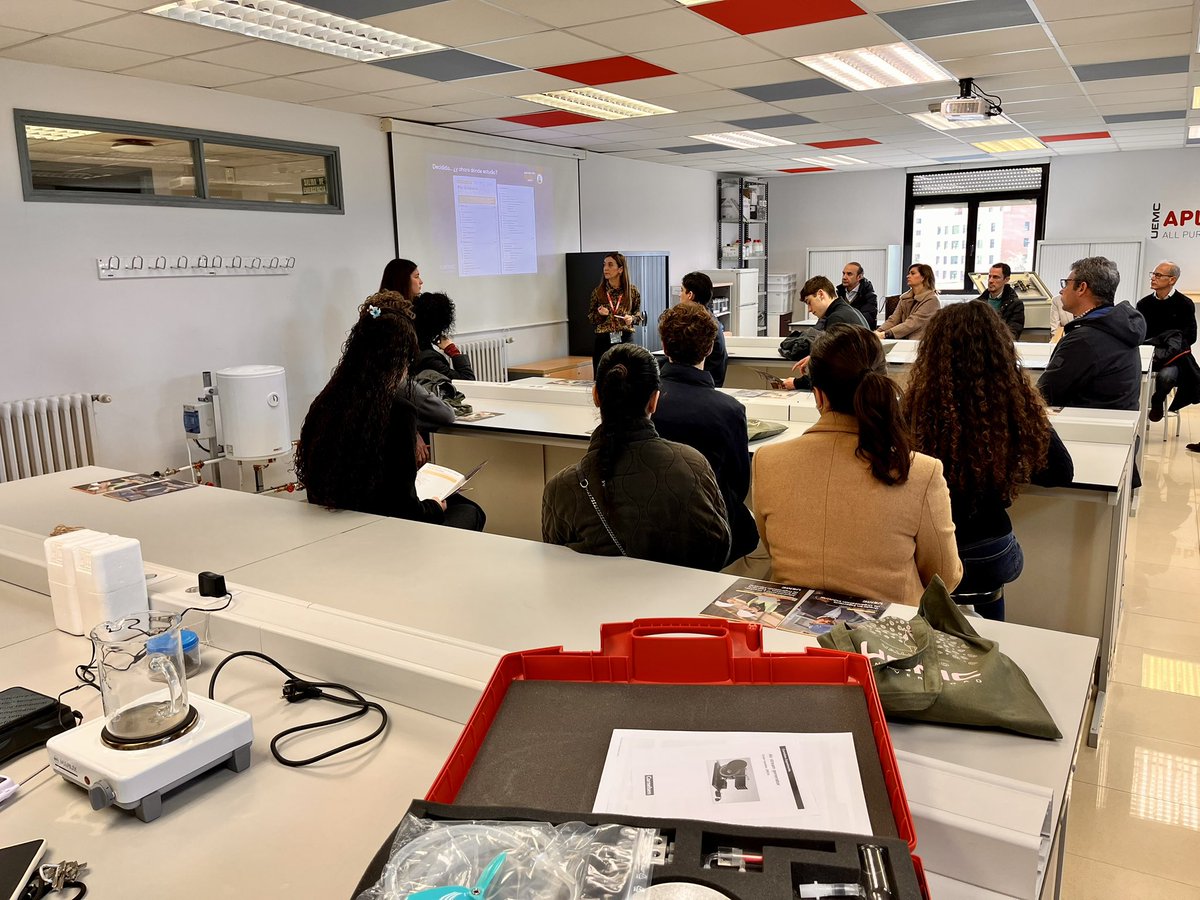 UEMC's tweet image. │🧭 Orientación│Los futuros estudiantes de #ADE, #Derecho, #IOI, #Informática y Publicidad ponen en marcha la digitalización y expansión de una bodega familiar 🍇 con más de 50 años de historia. 
Descubre cómo cada grado aporta al crecimiento de un negocio real.