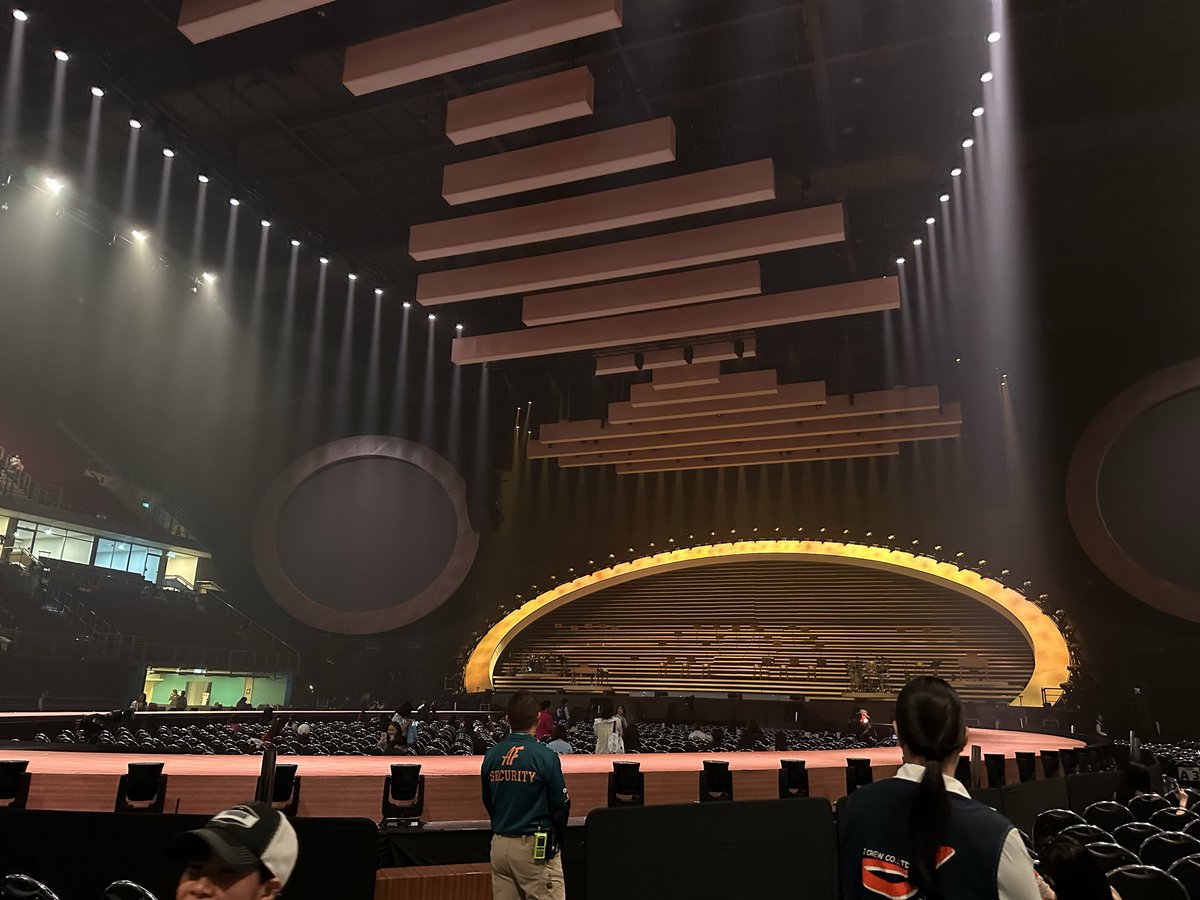 พร้อมๆ!!! เวทีสวยมากจริง
พส.คนจีนเต็มไปหมดเลยแฮะ

#BILLKIN_FEELQUENCY_D2