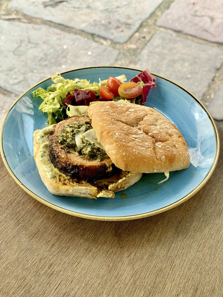 courtyardbath's tweet photo. Juicy porchetta sandwiches on lunch specials for the weekend! 🐽☀️ Slow roast fennel rubbed pork belly, topped with chimichurri, a crisp, lemony fennel slaw and peppery rocket mayo in a bun, with a side salad – available while stocks last…🏃‍♂️🏃‍♀️

#porchetta #lunchspecial https://t.co/fvWuhZSnS5