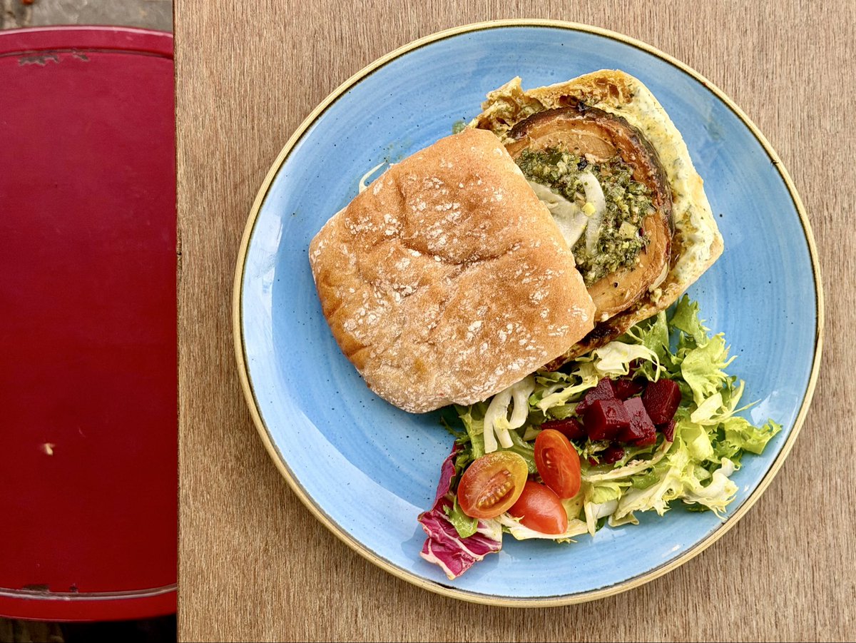 courtyardbath's tweet photo. Juicy porchetta sandwiches on lunch specials for the weekend! 🐽☀️ Slow roast fennel rubbed pork belly, topped with chimichurri, a crisp, lemony fennel slaw and peppery rocket mayo in a bun, with a side salad – available while stocks last…🏃‍♂️🏃‍♀️

#porchetta #lunchspecial https://t.co/fvWuhZSnS5