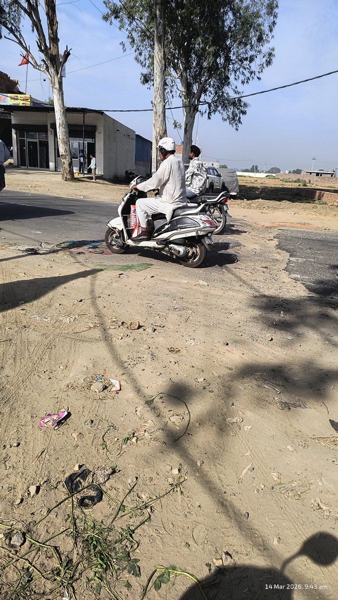 sunildhulljind's tweet photo. @cmohry महोदय jind के Hansi road पर इंडस्ट्रियल एरिया के नजदीक  पेट्रोल पंप के पास रोड को बीचों बीच खोदा गया था ।अब वहां एक खाई सी बन गई है हज़ारों वाहन वाहन से गुजरते हैं । बड़ा हादसा होते होते हर रोज बचता है। बहुत परेशानी हो रही है कृपया अतिशीघ्र ठीक करवाया जाए https://t.co/iyIkGLVWxT