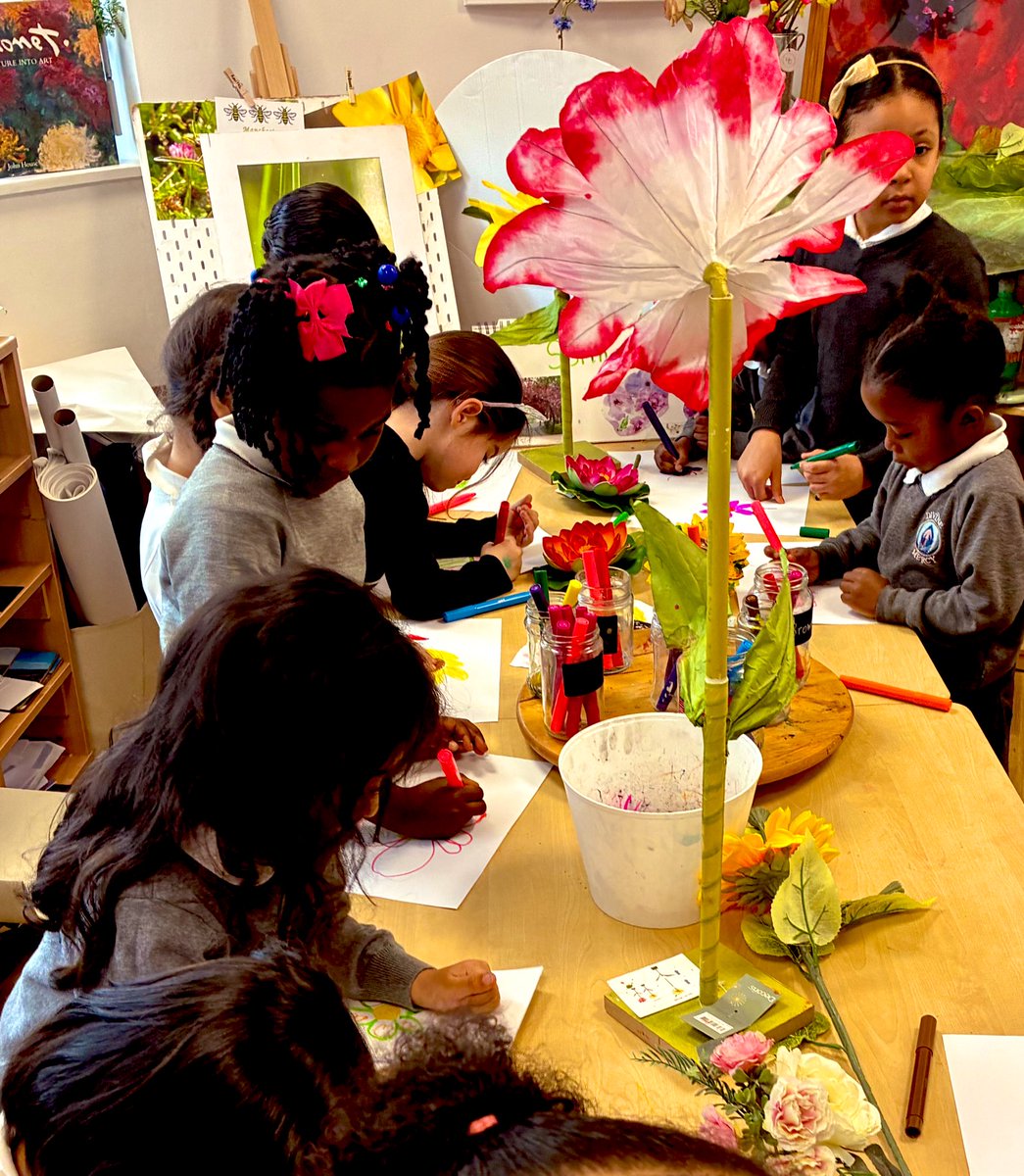JoPetersEYFS's tweet image. Spring and mothers day provocations inspiring children in expressive arts. 
Eden Early Childhood Centre @RCDivineMercy 
#earlyyears 
#expressivearts