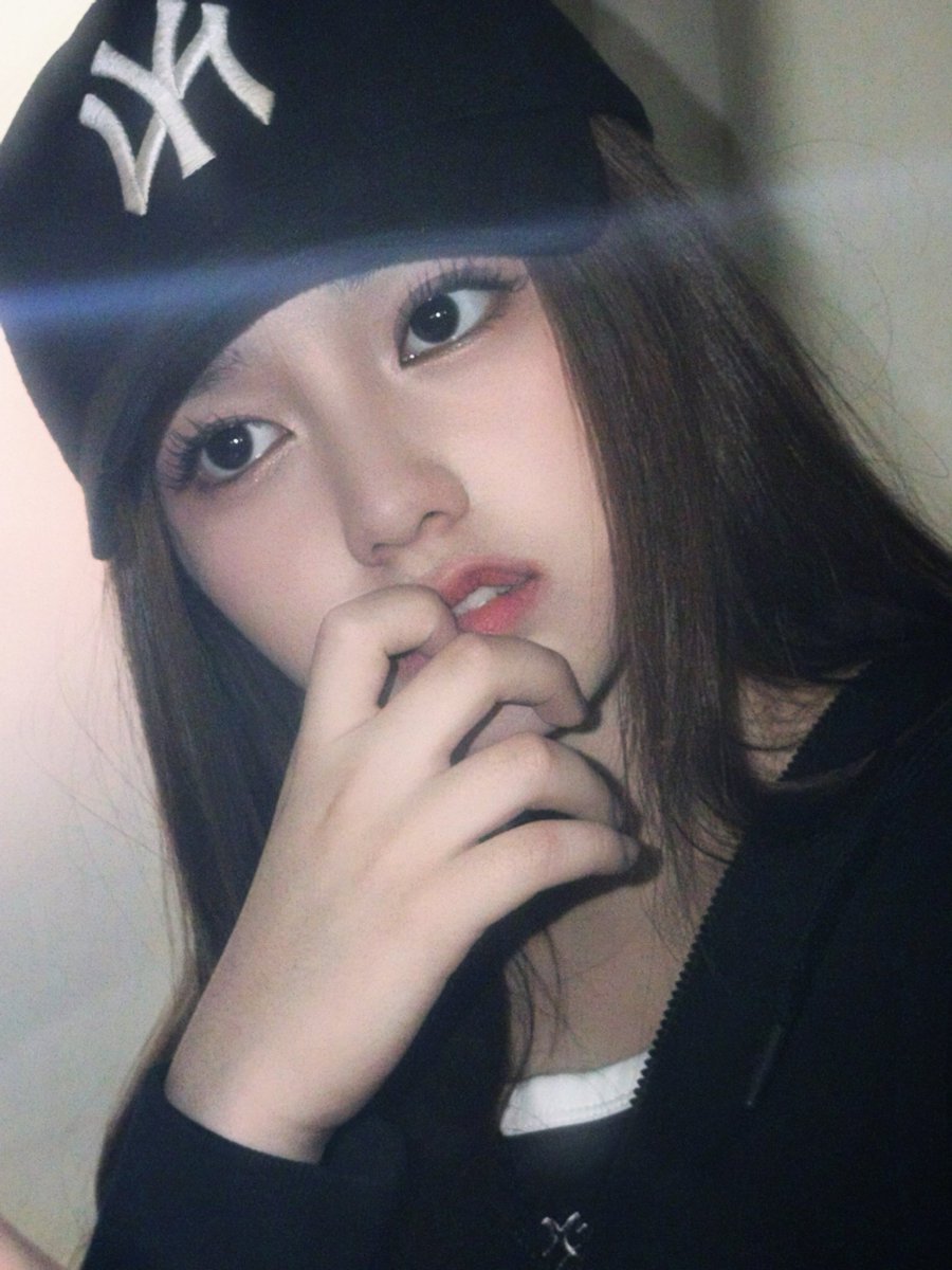 elfort_ofcl418's tweet photo. [💜] ELISIA Weverse Update! 🔔
(2026.03.14)

🐰🥟: wearing black on white day🤍🖤

🪽: More Elisia photos are waiting on Weverse! 📸✨ Please like, comment, and follow UNIS 💖

#UNIS #유니스
#ELISIA #엘리시아 

🔗https://t.co/WWbT7V104f https://t.co/VhSMouTWyk