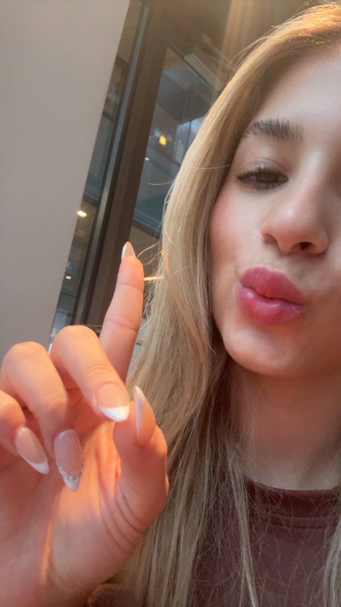 angelica slv tweet media