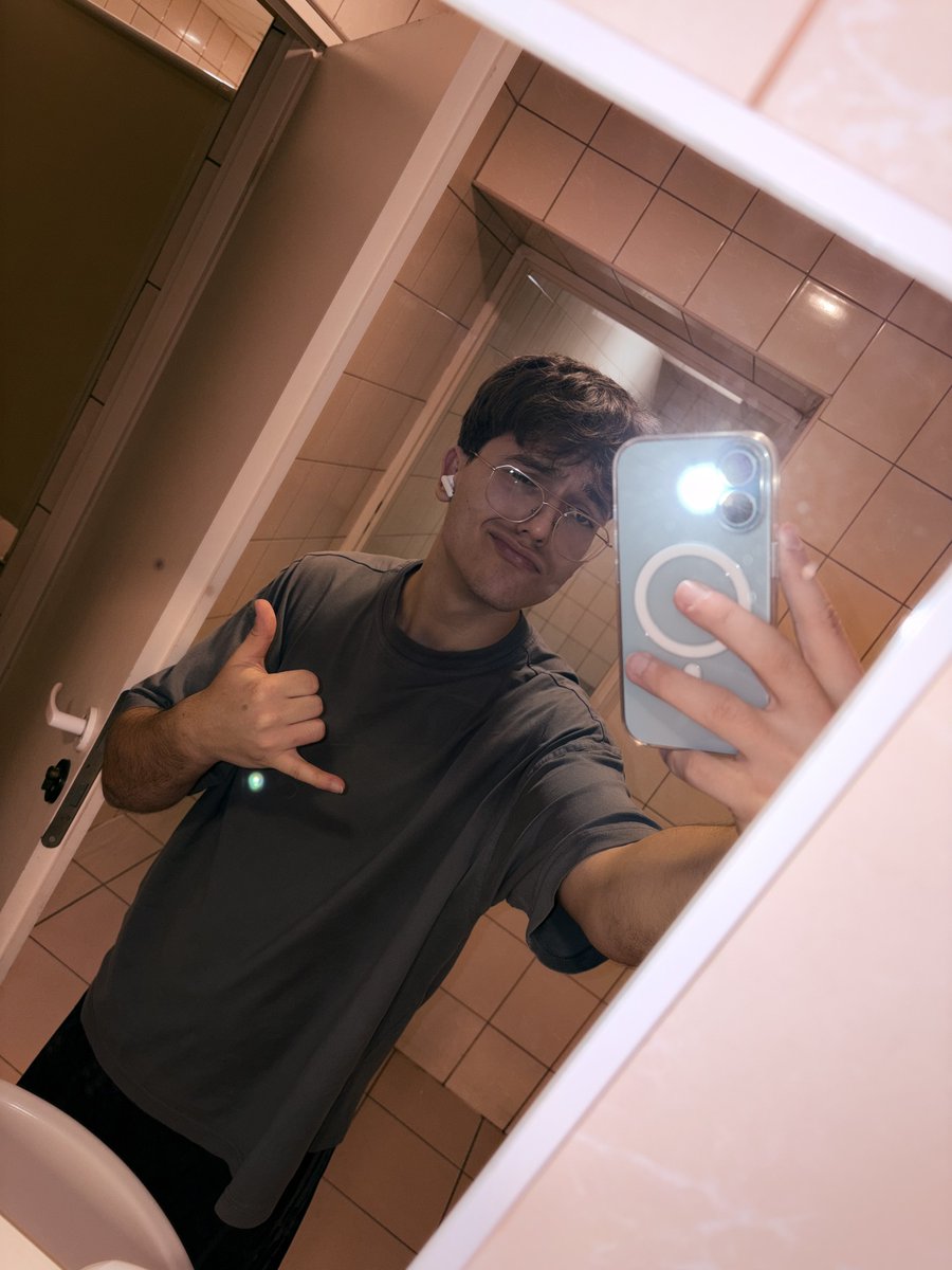 omgGalaxyy tweet media