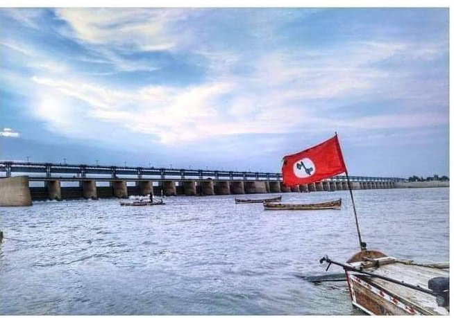 WaqarAh84875237's tweet image. سنڌ ۾ ٻہ درياھ وهندا آهن.!
 هڪ سنڌو درياھ ۽ ٻيو سيد درياھ، سنڌو درياھ زمين کي سيراب ڪندو آهي ۽ سيد انسان جي دلين کي سيراب ڪندو آهي.
( عبدالواحد آريسر )
#NoMoreCanalsOnIndusRiver 
#SaveIndus