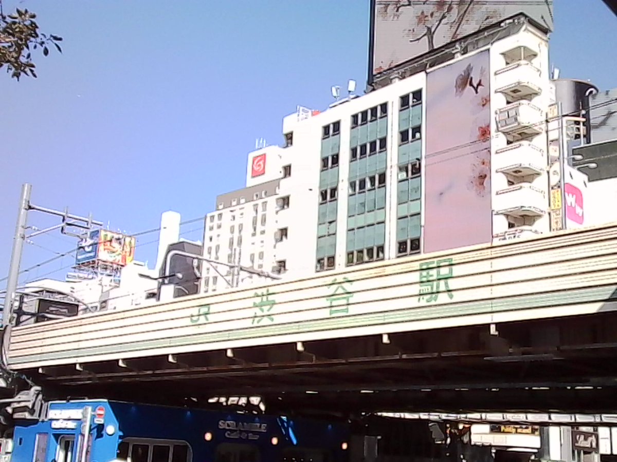 sunrisedingo's tweet image. charmeraというトイカメラを買いました。
高画質化してるスマホもいいけど
こういう写真を撮るのも楽しい
この渋谷の写真はゲームの428っぽく撮れて気に入ってる。
#charmera
#428〜封鎖された渋谷で〜