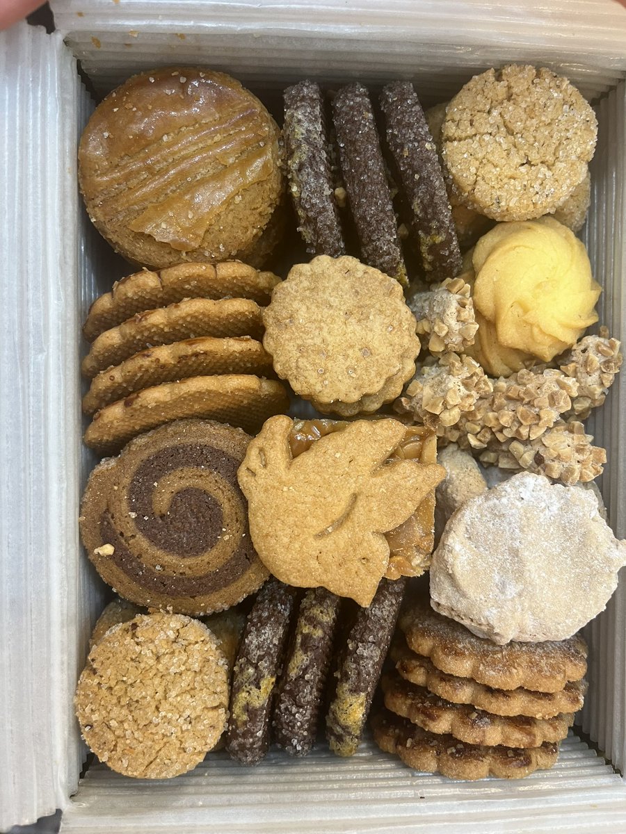 sa19135649's tweet photo. ホワイトデーはクッキー缶🍪🍪🍪 https://t.co/YEey1JjV5e