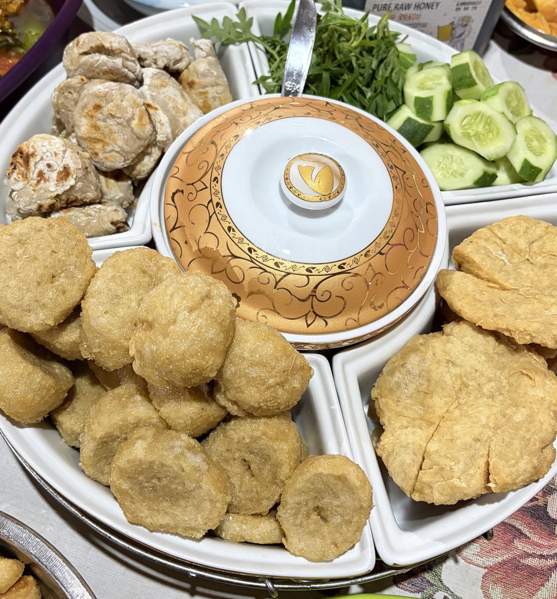 sharingapaajaa's tweet photo. makan pempek segunung https://t.co/G5GwFVoWmK
