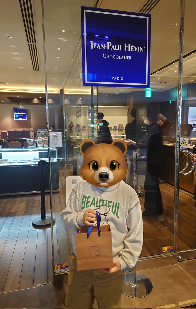 MS4R2's tweet photo. 次男🐻と今年のホワイトデー調達🍫 https://t.co/jeuPjULnFs