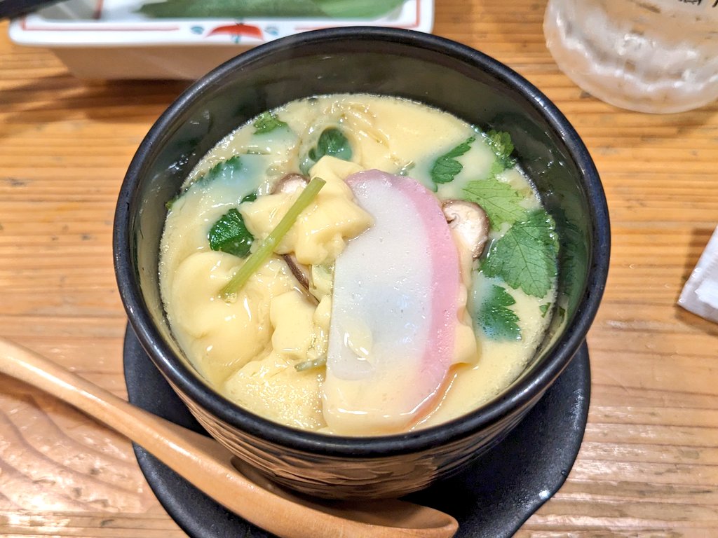 joeterada1988's tweet photo. 蒲田で酒を飲み、美味い茶碗蒸しを食べ、駅前でヤングの路上ライブを聴いて帰路についている。Cube Street EXを使っているヤングに、老害である旨を申告したうえでEQに口を出させてもらい、うるさいミドルがスッキリして嫌な圧がなくなり対面に人が集まり出したと思ってしばらくしたら(続く) https://t.co/iMz0m0NF6D