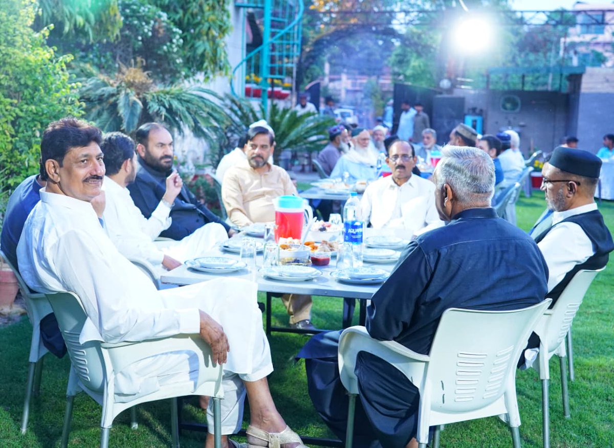 istehkamPK's tweet image. ممبر صوبائی اسمبلی وجنرل سیکرٹری آئی پی پی پنجاب محمد شعیب صدیقی نے صدر کینٹ لاہور میں سینئر نائب صدر آئی پی پی لاہور فاروق ڈوگر کی طرف سے افطار ڈنر میں شرکت کی۔
1/2

#IstehkamePakistanParty #IPP #IPPOfficial #Ramadan #trending #newsupdates