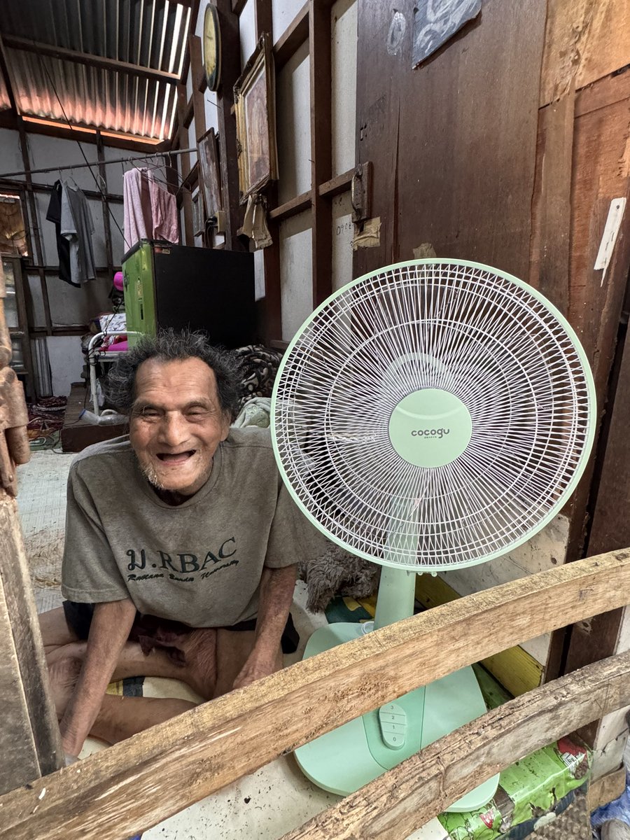 🙏ขอกราบขอบพระคุณผู้ใหญ่ใจดีทุกท่าน ที่ร่วมบริจาค พัดลม ให้กับมูลนิธิบ้านนกขมิ้น เพื่อส่งต่อให้ เพื่อเด็กและคนชรายากไร้  ขอบพระคุณจากใจแทนเด็กๆ และผู้สูงอายุทุกคนครับ 💙

#บ้านนกขมิ้น  #พัดลมปันสุข
#ไฮไลท์  #cc #ร้อนตับแตก 
#เพื่อนและผู้ติดตาม