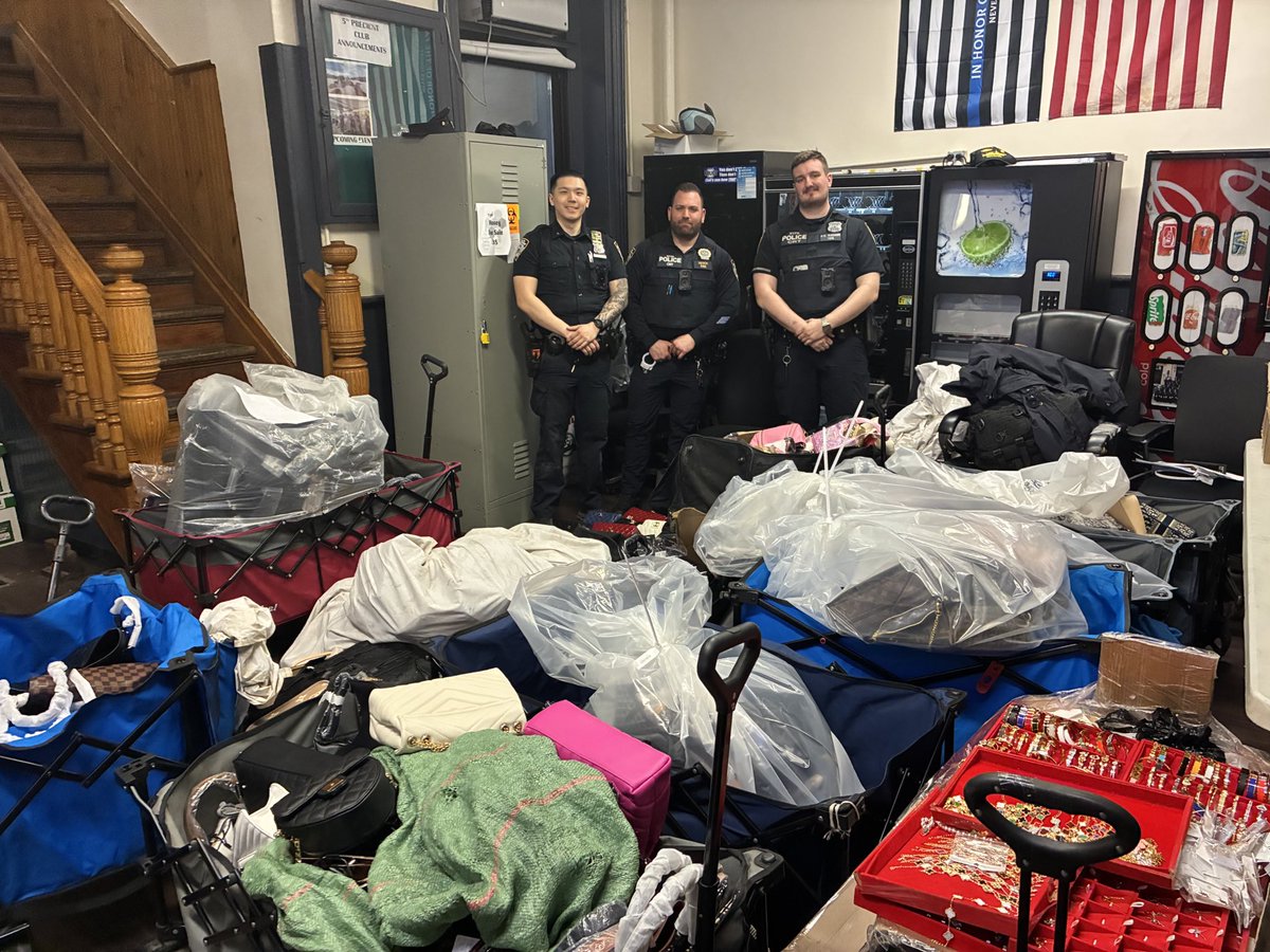 NYPD5Pct's tweet photo. Officers from the New York City Police Department conducted enforcement along Canal Street targeting illegal street vendors. Unlawfully sold merchandise was removed. These efforts help protect legitimate businesses, maintain safe sidewalks, and keep our community orderly. 🚓👮‍♂️🛍️ https://t.co/5KKN1xQdFq