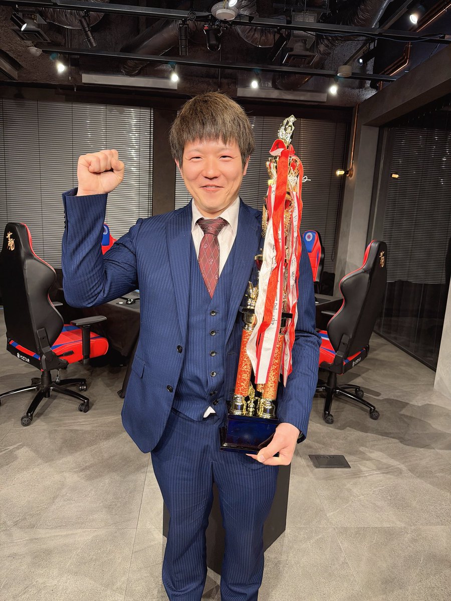 RMU1's tweet photo. 🏆第6期 #闘魂杯 🏆

／
優勝に輝いたのは✨
B級ライセンス
八尾侑樹　@yaomaru27 
https://t.co/29fETziVU0
＼

準優勝 藤原ますみ🥈
3位 藤中慎一郎🥉
4位 門脇孝宏🎖️

以上の順位となりました📣
長時間のご視聴ありがとうございました‼️
八尾侑樹選手の今後の活躍にもご期待ください👀✨

#RMU https://t.co/3Kreowo1vO