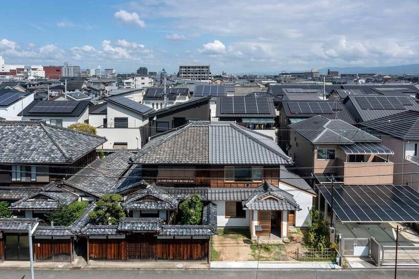 designboom's tweet photo. YYAA rebuilds the eastern half of a prewar rowhouse in #japan https://t.co/I6iTZ4bjig https://t.co/LbPoSDtXFG