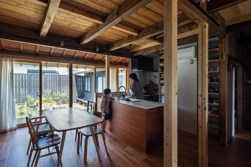 designboom's tweet photo. YYAA rebuilds the eastern half of a prewar rowhouse in #japan https://t.co/I6iTZ4bjig https://t.co/LbPoSDtXFG