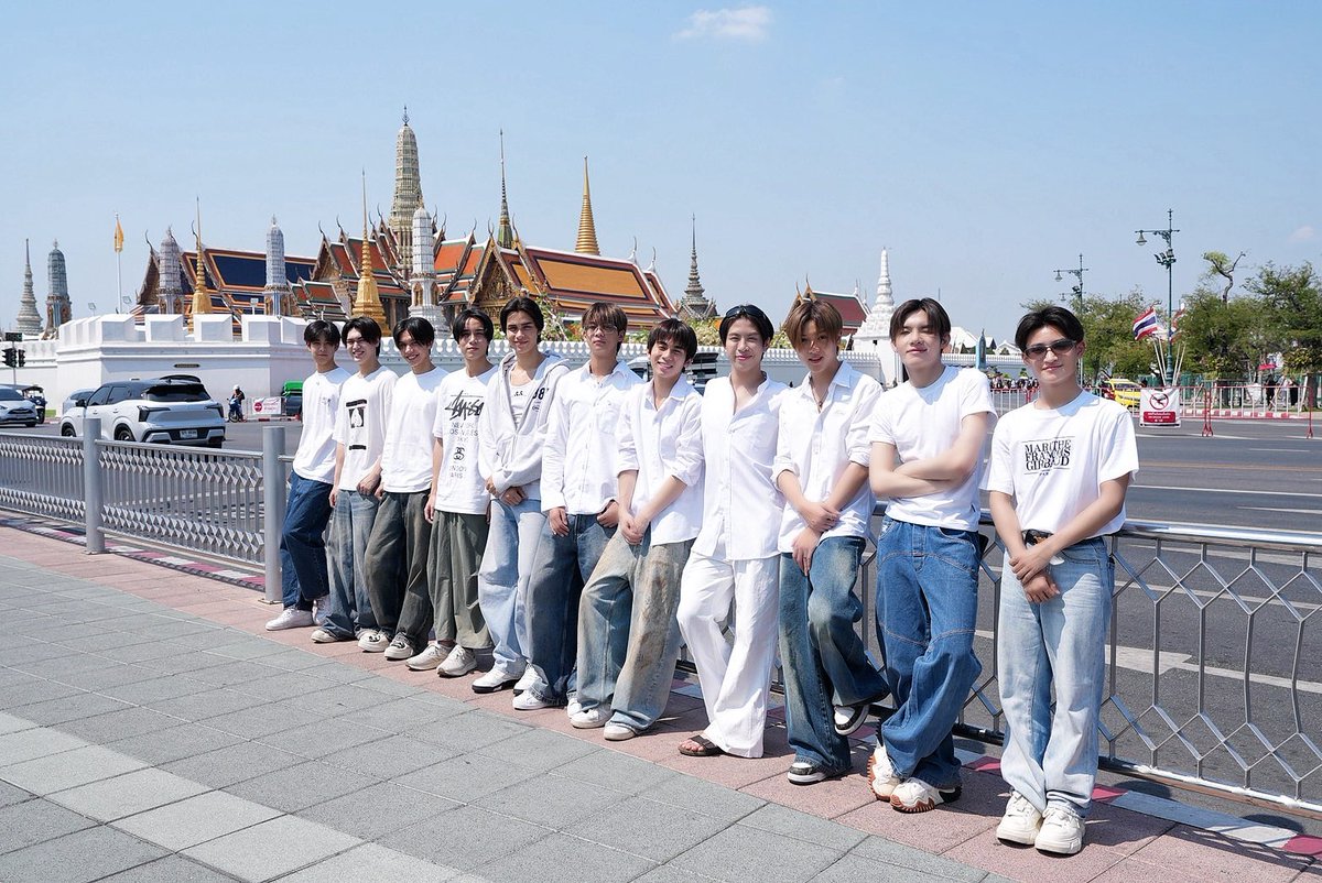 DICE_SONRAY's tweet photo. ฤกษ์งาม ยามดี เตรียมความพร้อมเอาฤกษ์เอาชัย!

วันนี้พวกเรา DICE และ SONRAY TRAINEE มาร่วมทำบุญและไหว้พระขอพร เพื่อเสริมความเป็นสิริมงคล และส่งต่อพลังดี ๆ ให้กับทุกคนครับ🙏🏻✨

#DICE_SONRAY
#SONRAYMUSIC https://t.co/ZQAr3SbpKt
