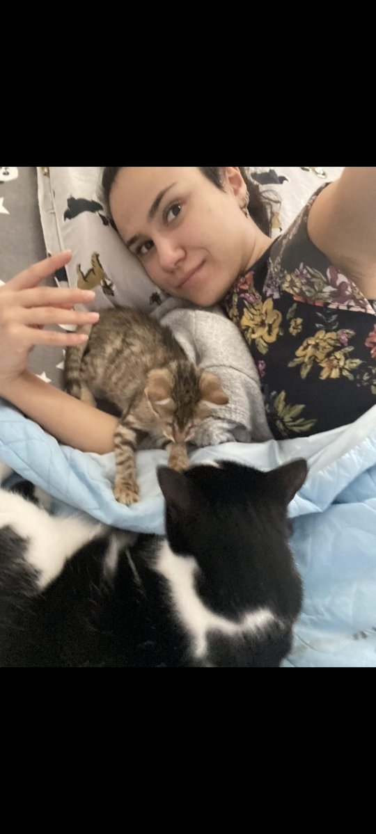 Yeşim intihar etmedi, öldürüldü!
Paylaşırmısınız!!!!
Ben Yeşim Akbaş
Polis karakolunun üstündeki polis lojmanında öldürüldüm
Failimde işbirlikçilerimde aranızda geziyor ben 35 AYDIR soğuk toprak altında adalet bekliyorum
Annem babam mahvoldu sesimiz duyulmadı beni unutmayın