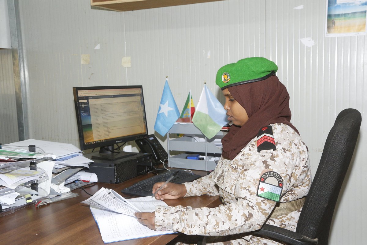 aussom_'s tweet image. Master Corporal Mane Yussuf Mohamed, part of the #WomenInAUSSOM, plays a key role in airport security in Sector 4, screening passengers and supporting daily mission operations.

Read her story here: au-ssom.org/answering-the-…

#Rights. #Justice. #Action. #ForALLWomenAndGirls