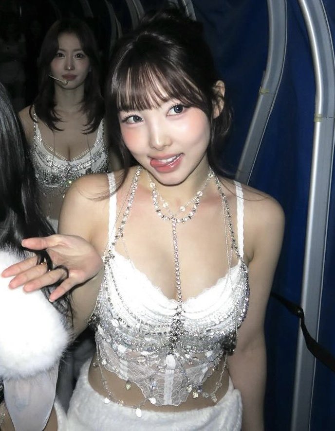 nayeon8888888's tweet photo. #nayeon 💕💕💕 https://t.co/cJplySAoHL