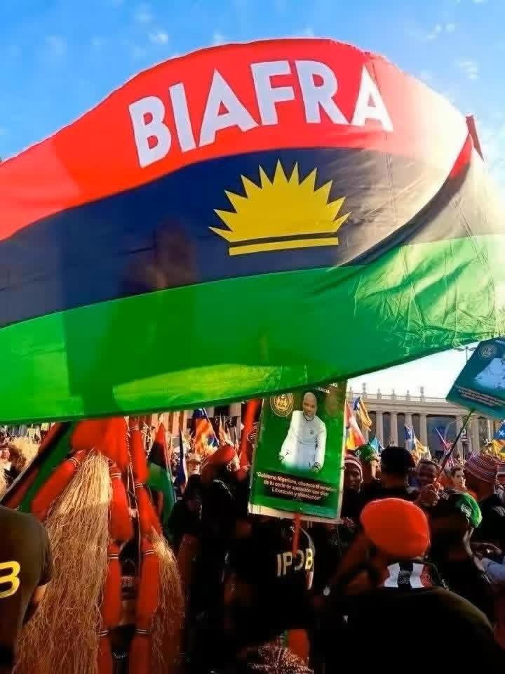 BeautyGina4's tweet photo. Anyone who joined the struggle for Biafra must strive on daily basis anywhere you found yourself to put the movement in front aboveboard that means no selfish interests

Strive to make peace, strive to creat unity, strive to fix any problems before they escalate,  without this we could be running around for years with all kinds of problems and division while the job is not being done 

Our vision is to restore Biafra the freedom of mazi Nnamdi Kanu is very important 
Those of you creating mini groups are making the job more difficult because the world government will think we are not serious 
To all of you going to lie to our leader for one thing or another and to all of you refusing to carry out his instructions you all are the enemies within 

#FreeNnamdiKanu
#FreeBiafra
#IPOB
#referandum
Nya gazie nu🙋🏽‍♀️