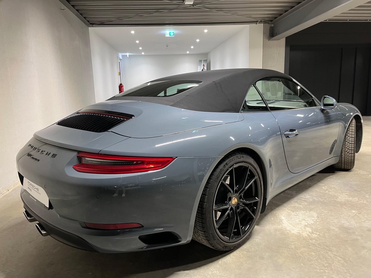 PremiumAuto44's tweet photo. Très belle Porsche 911 type 991/2 Cab PDK bleue graphite de 2018 et 62.000 kms en Porsche Approved, livrée ce matin depuis un Centre Porsche en Allemagne à notre heureux client ! 

Bien sur à prix Import !

https://t.co/g8quUaSrQN Import Porsche sur-mesure https://t.co/qVE1tjj0Mv