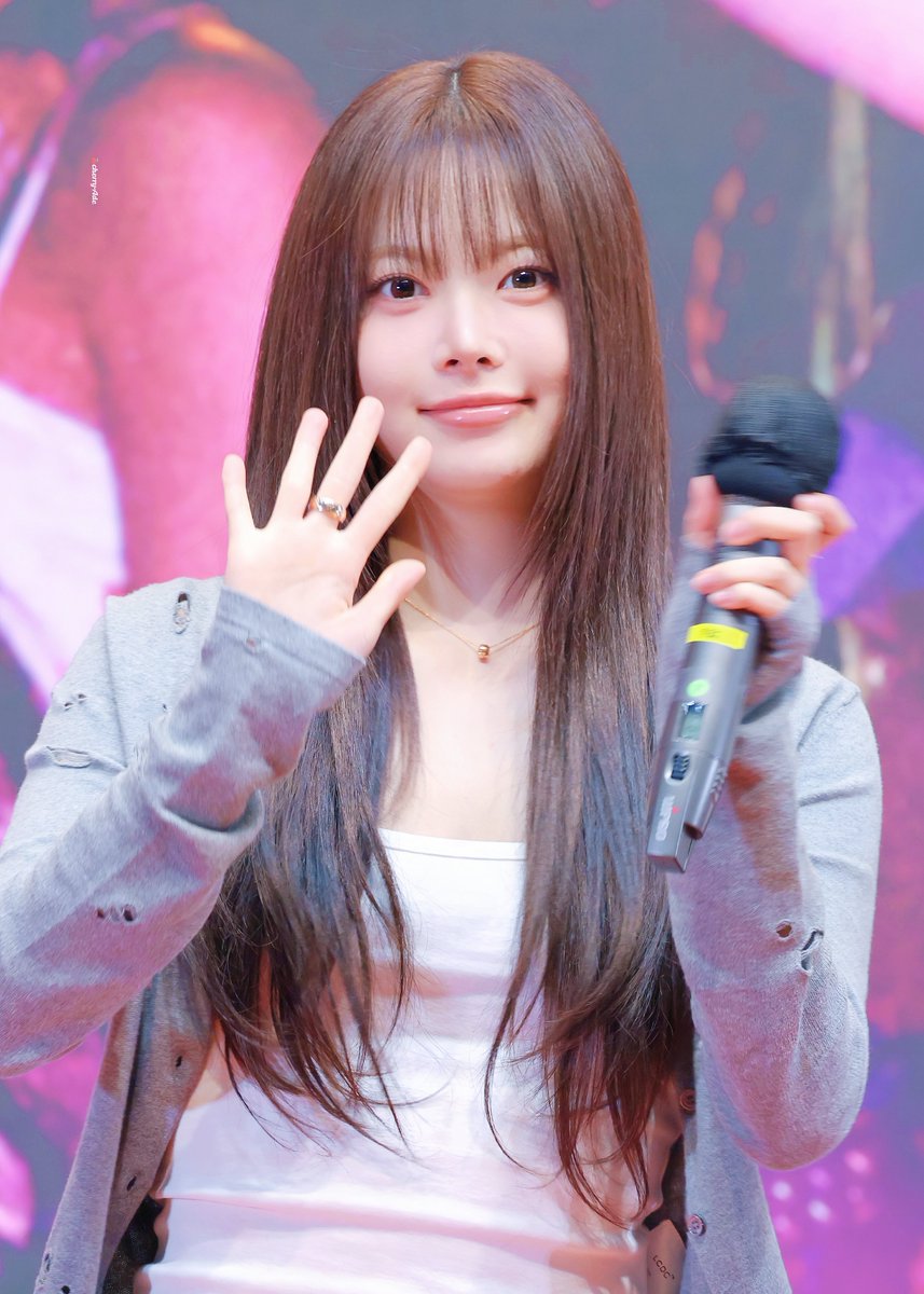 260314 

오늘에 고양이🐱

#은채 #홍은채 #EUNCHAE #HONGEUNCHAE #ウンチェ
#르세라핌 #LE_SSERAFIM