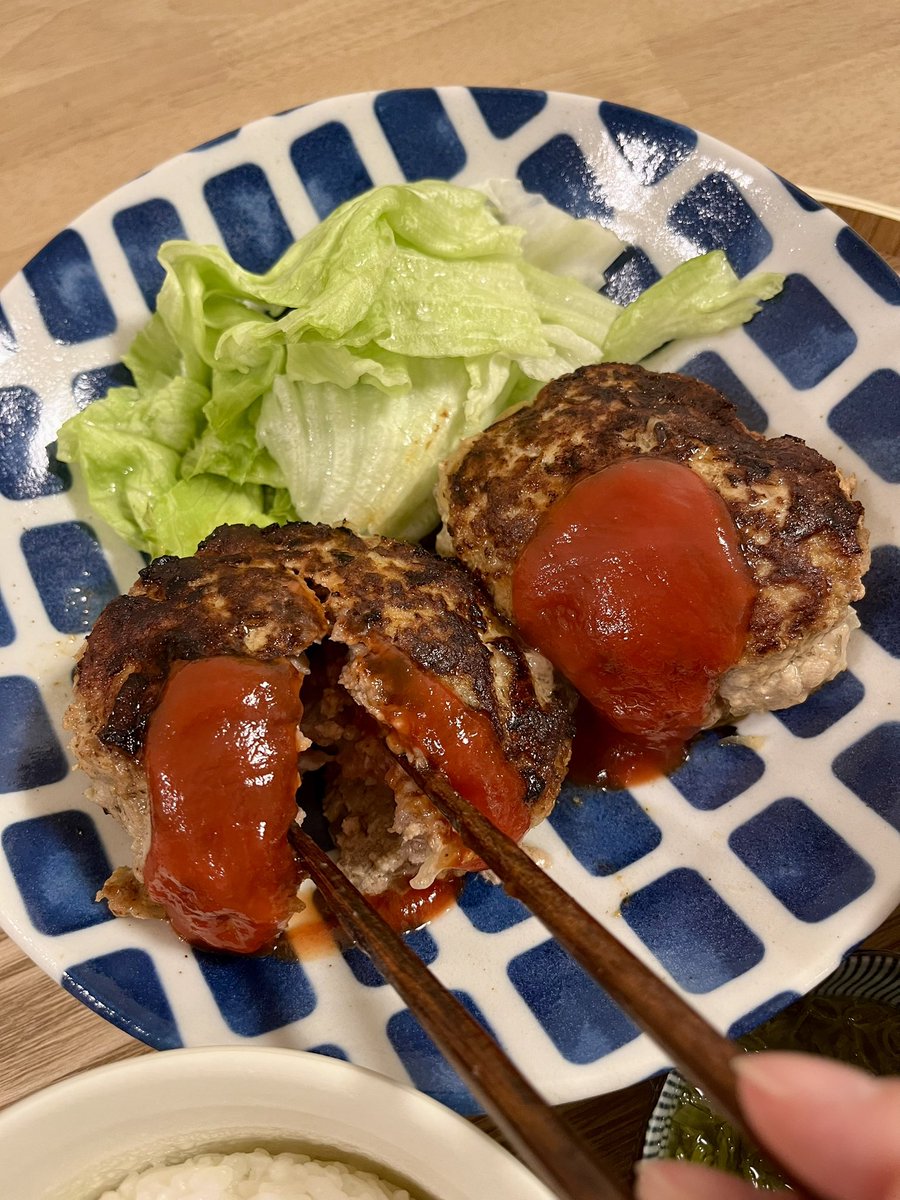 ___24ul's tweet photo. 久々にひとりご飯 https://t.co/KDN1cUVqOU