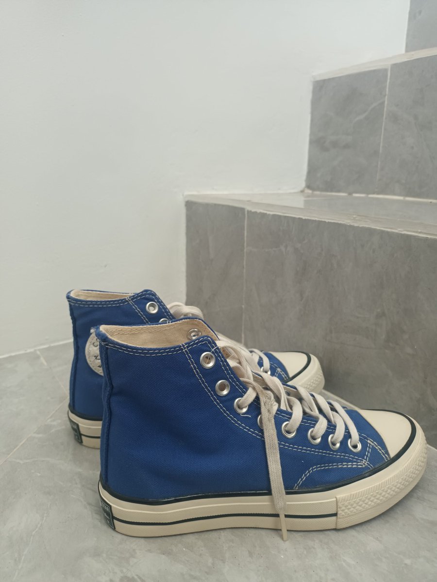 maybetomorr_ow's tweet photo. Converse Chuck 70 High "Nice Blue".
SIZE 4 1½ (23.5 cm)
100% original
No box (shoes only)
Logo converse terkelupas

💸 Rp. 150.000
📍Garut
🍊 (oren available✅️✅️✅️) https://t.co/RKWcjo4wu2