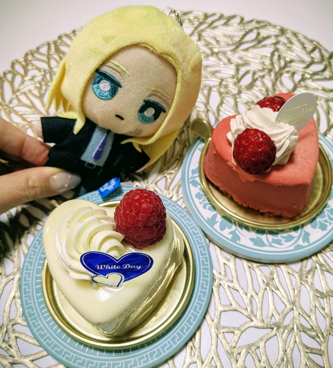 m__uru's tweet photo. 🍰✨ https://t.co/WI5yQQxY6F